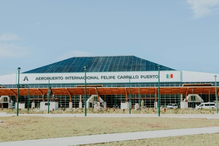 Cotizar servicios de translados 1 Daytime view of Felipe Carrillo Puerto International Airport in Mexico with clear blue sky.